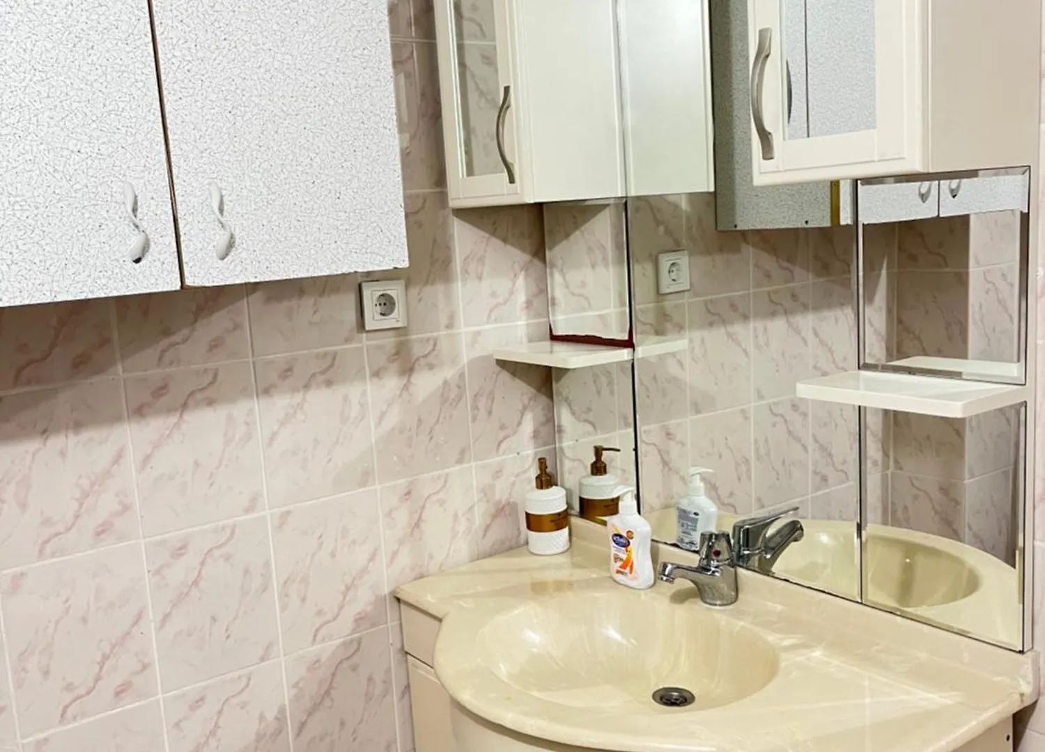 Konfor Ve Huzurunuz Icin Her Sey Var Klimasiz Oda Antalya 0*,  Turquie